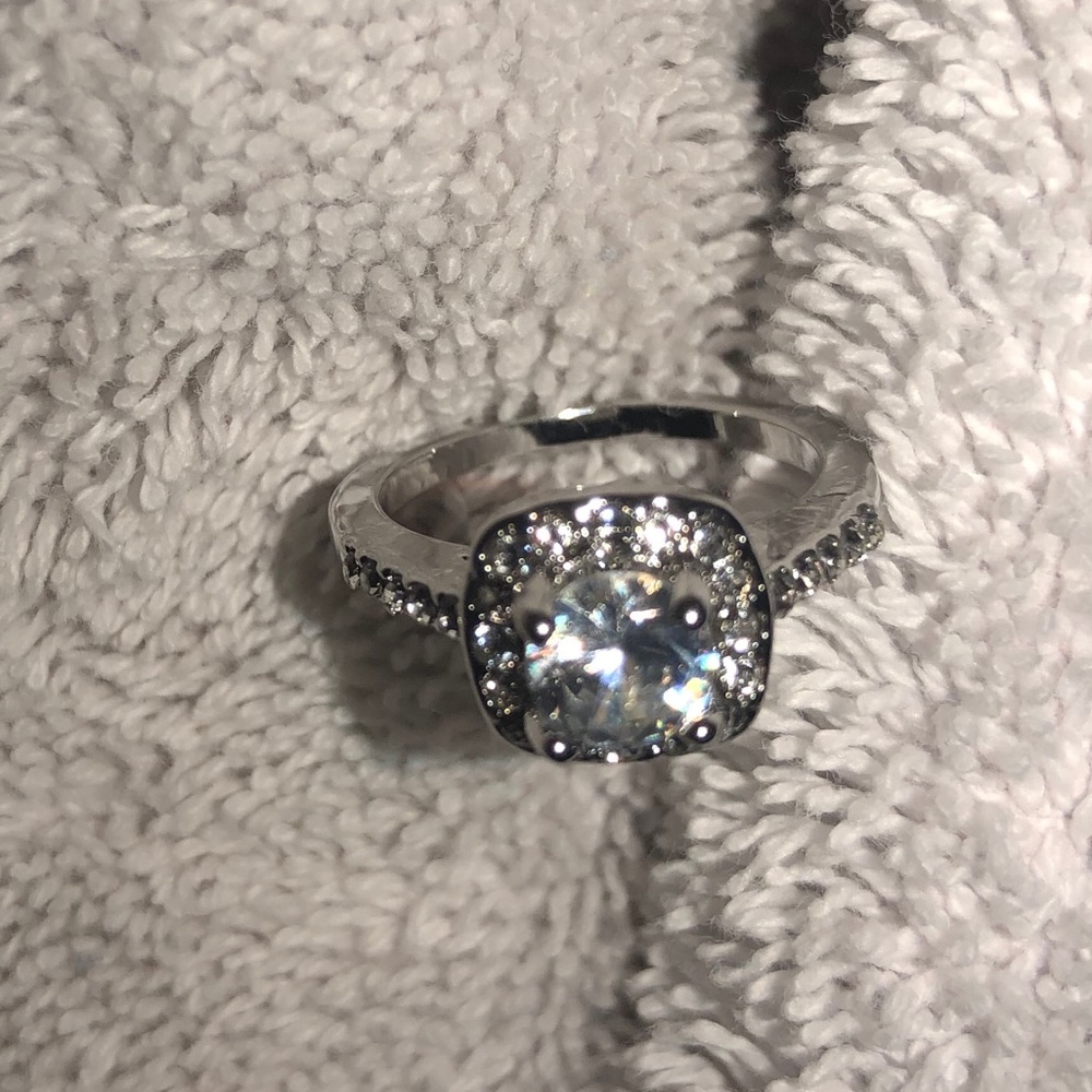 Beautiful Ring women’s size 6